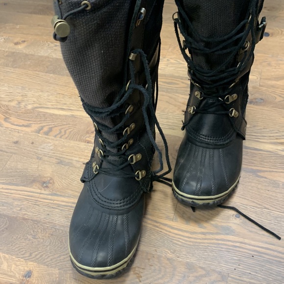 Sorel Winter Boots - Picture 2 of 4